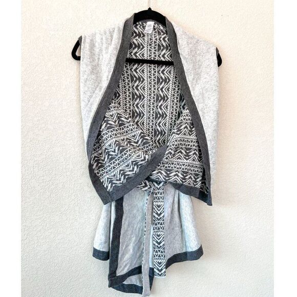 Ivivva from Lululemon Wrap with Attitude Reversible Sweater Vest - Picture 7 of 9